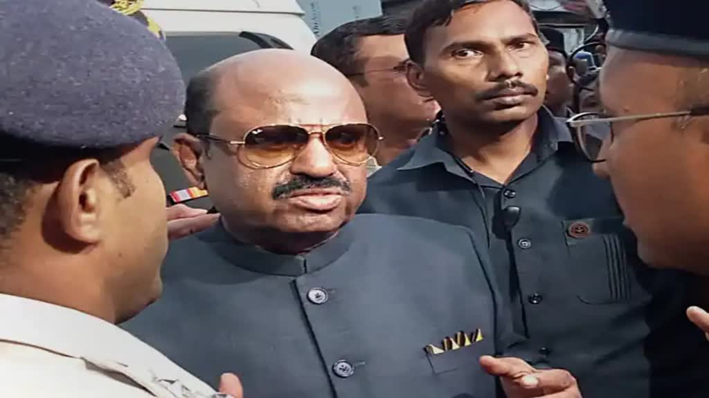 West Bengal Violence:  हिंसा पर बोले बंगाल के राज्यपाल तो TMC ने कहा 'संविधान की करेंगे रक्षा',BJP कार्यकर्ता की तरह कर रहे रिएक्ट