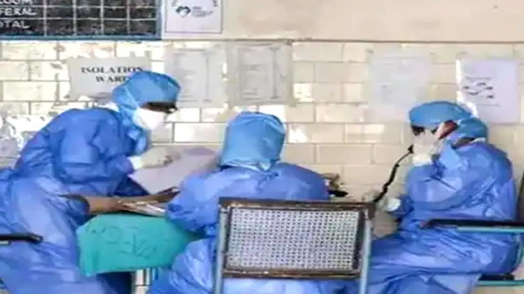 Health workers: एमपी में संविदा स्वास्थ्य कर्मियों की पांचवे दिन भी हड़ताल जारी