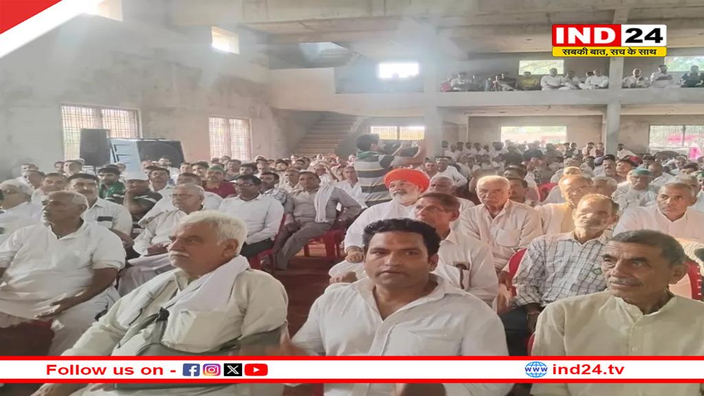 ट्रैक्टर चलाकर किसानों के बीच पहुंचे राकेश टिकैत, संगठन को मजबूत करने को लेकर की रणनीतिक बैठक