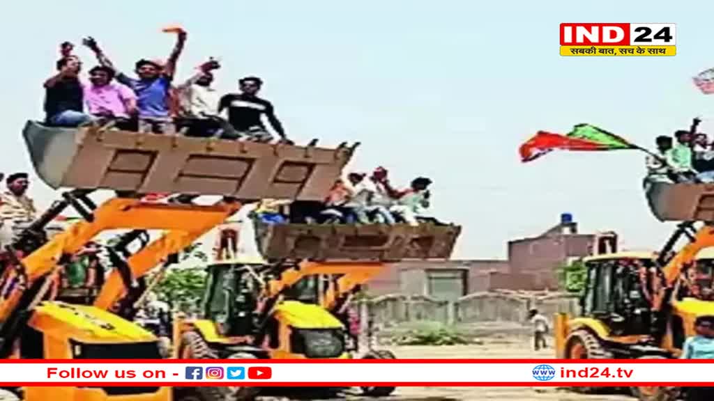 CM योगी की जनसभा में हुआ बुलडोजर डांस; देखने के लिए जुटी भीड़, लगे जय श्रीराम के नारे