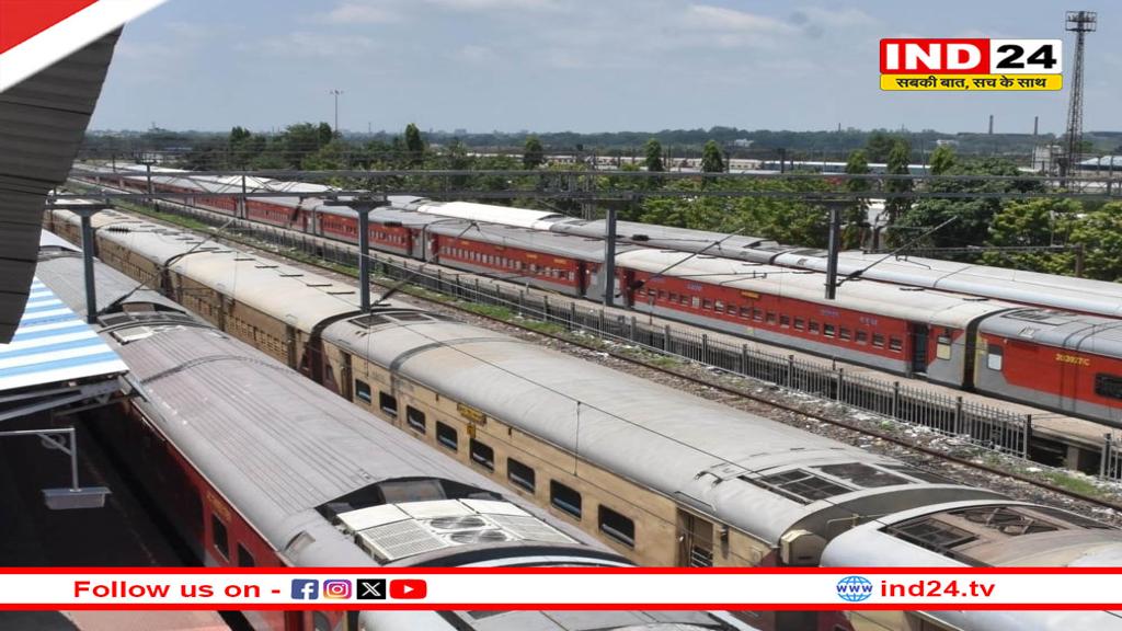 Chhath Puja 2025: रेलवे स्टेशनों पर गूंज रहे छठ गीत, यात्रियों में उत्साह