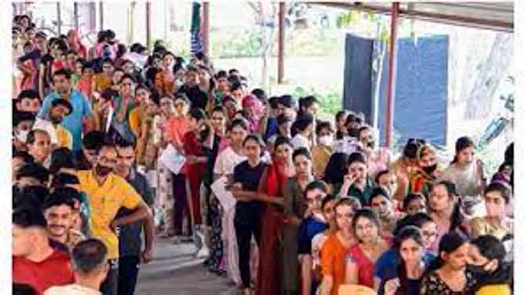 युवाओं के लिए बड़ी खुशखबरी, चुनावों से पहले इन सरकारी पदों पर भर्ती, 12वीं पास वालों के लिए भी मौका