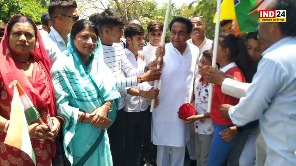  80 किमी पैदल चलकर बच्चों ने दी कमलनाथ को गुल्लक