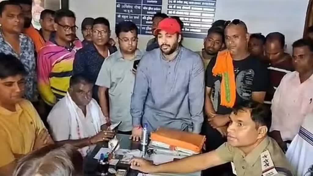 CG NEWS :  नगर निगम आयुक्त पर मारपीट और गाली गलौज का आरोप....थाने पहुंचे भाजपाइयों ने दिया आवेदन।