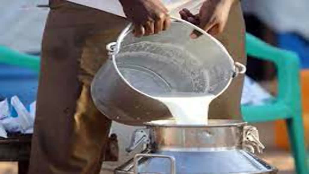 महंगाई का एक और झटका, 3 रुपये लीटर महंगा हुआ दूध