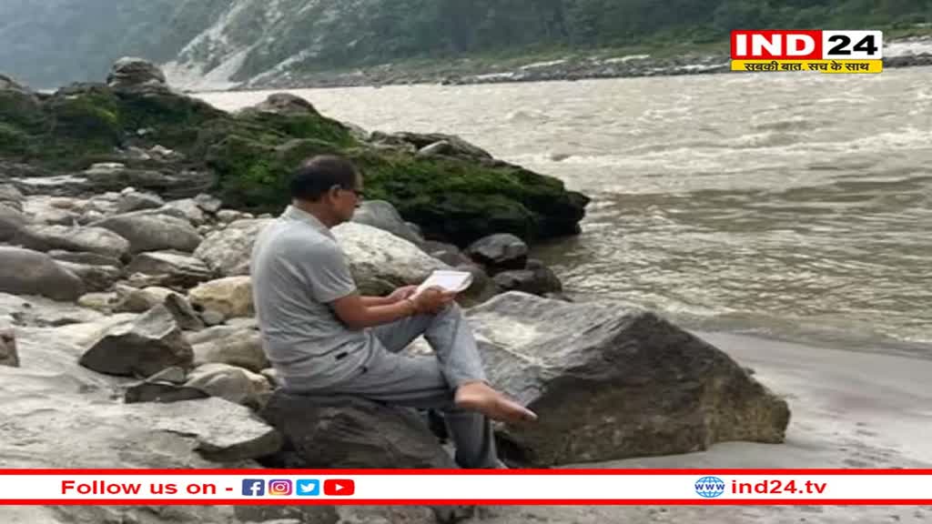 गंगा किनारे बैठे CM Shivraj की तस्वीर पर बढ़ी राजनीतिक सरगर्मियां, कमलनाथ ने कसा तंज