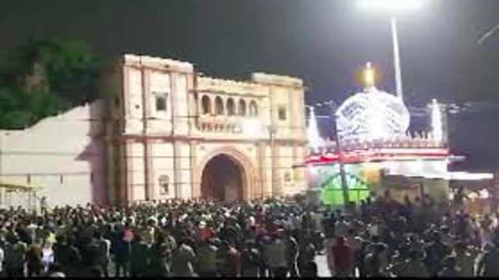 जूनागढ़ में दरगाह के अवैध निर्माण को लेकर भारी बवाल, भीड़ का पुलिस चौकी पर हमला