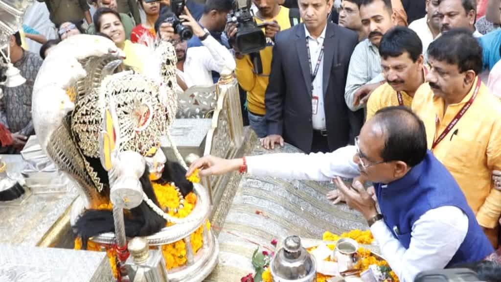 Barwale Mahadev: सीएम शिवराज ने आज बड़वाले महादेव मंदिर में की पूजा, बाबा बटेश्‍वर का रथ भी खींचा
