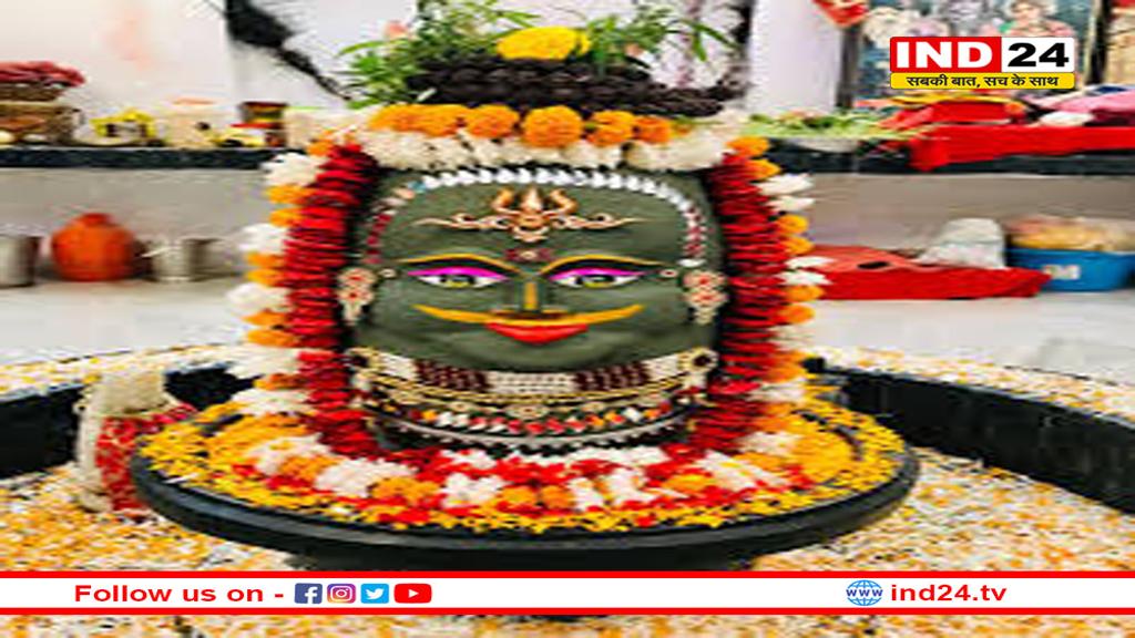 भस्म आरती में ॐ नमः शिवाय के बेल पत्र से सजे बाबा महाकाल