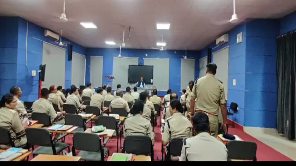 महिला प्रताड़ना शर्मनाक,शिकायतों पर त्वरित कार्यवाही जरूरी- डॉ. दिनेश मिश्र