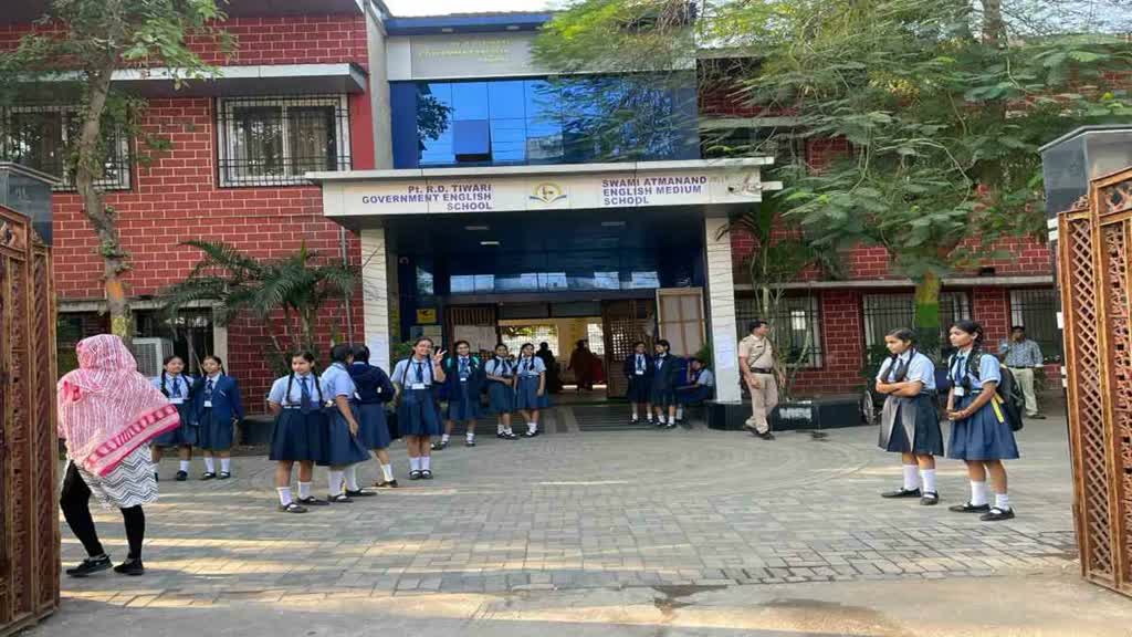 CG NEWS : छत्तीसगढ़ में दूसरे चरण के लिए मतदान जारी 1.63 मतदाता करेंगे वोट, मतदान केंद्र में लगी स्कूली छात्राओं की ड्यूटी...