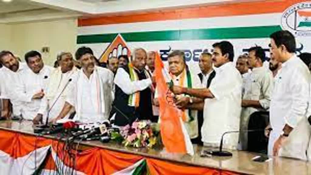 National news: कर्नाटक में चुनाव से पहले बीजेपी को बड़ा झटका, कांग्रेस में शामिल हुए कर्नाटक के पूर्व सीएम जगदीश शेट्टार