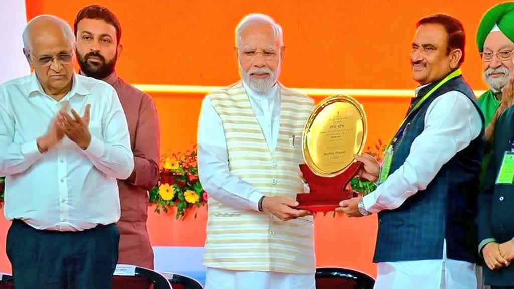 गरीबों को मकान उपलब्ध कराने में मध्यप्रदेश ने देश में दूसरा स्थान हासिल किया, पीएम मोदी ने किया सम्मानित