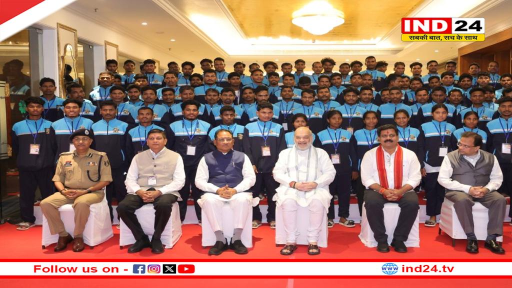 नक्सल प्रभावित इलाकों से आए बच्चों से मिले गृह मंत्री अमित शाह, बोले– जिन हाथों में कभी बंदूकें थीं, आज किताबें हैं और भविष्य संवर रहा है