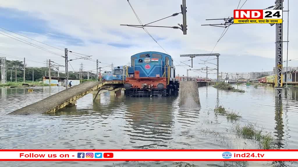 तेलंगाना में चक्रवात असना का असर, भारी बारिश के चलते रेलवे ट्रैक पर भरा पानी