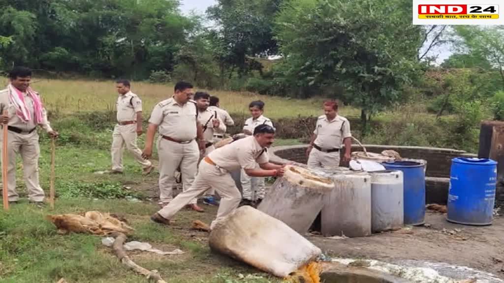 मध्यप्रदेश के भानपुरा में हैंडपंप चलाने पर निकली शराब, देखकर हैरान रह गए पुलिसकर्मी