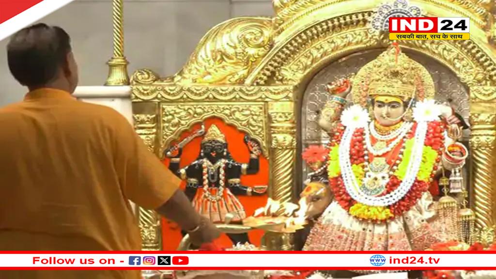 शारदीय नवरात्र का पहला दिन, मंदिरों में सुबह-सुबह उमड़ी भक्तों की भीड़