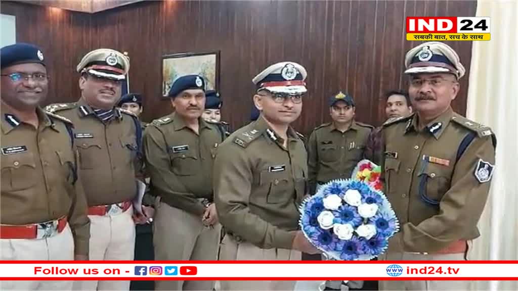इंदौर के नए पुलिस कमिश्नर राकेश गुप्ता ने संभाला कार्यभार, ऑफिस में देउस्कर ने पुष्पगुच्छ देकर किया स्वागत 