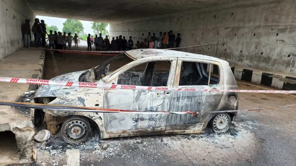 CG NEWS : हत्या या हादसा !  रायपुर में जली हुई कार में मिली युवक की लाश....