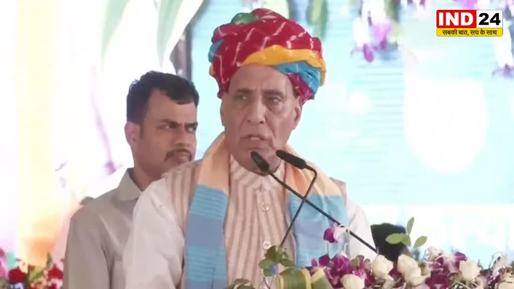 राजनाथ सिंह का प्रियंका गांधी पर हमला, बोले - चुनाव आते ही मौसमी हिंदू दिखने लगते हैं