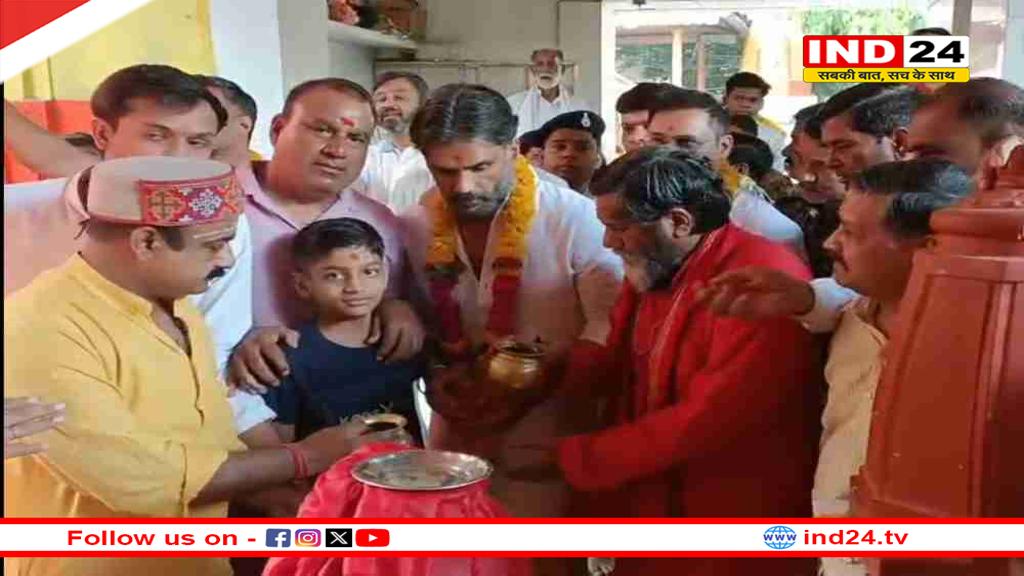 एक साथ मां पीतांबरा पीठ पहुंचे अभिनेता सुनील शेट्टी, सोनू सूद, मां बगलामुखी देवी के किए दर्शन