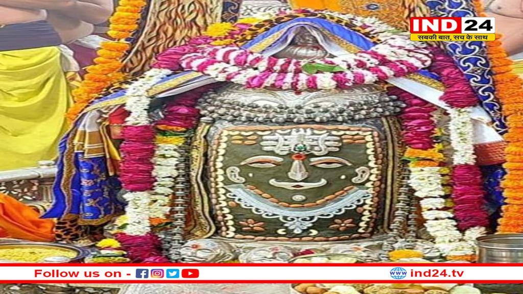 भस्म आरती में चंद्र, मुकुट और कुंडल पहनकर सजे बाबा महाकाल
