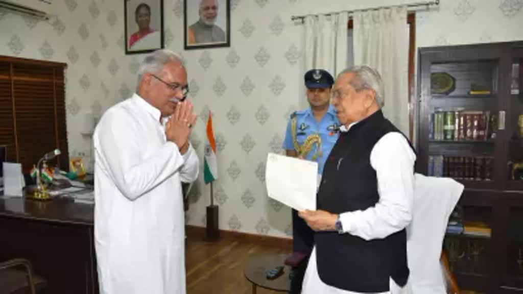CG NEWS : मुख्यमंत्री भूपेश बघेल ने राज्यपाल को सौंपा इस्तीफा, भाजपा को दी जीत की बधाई.....