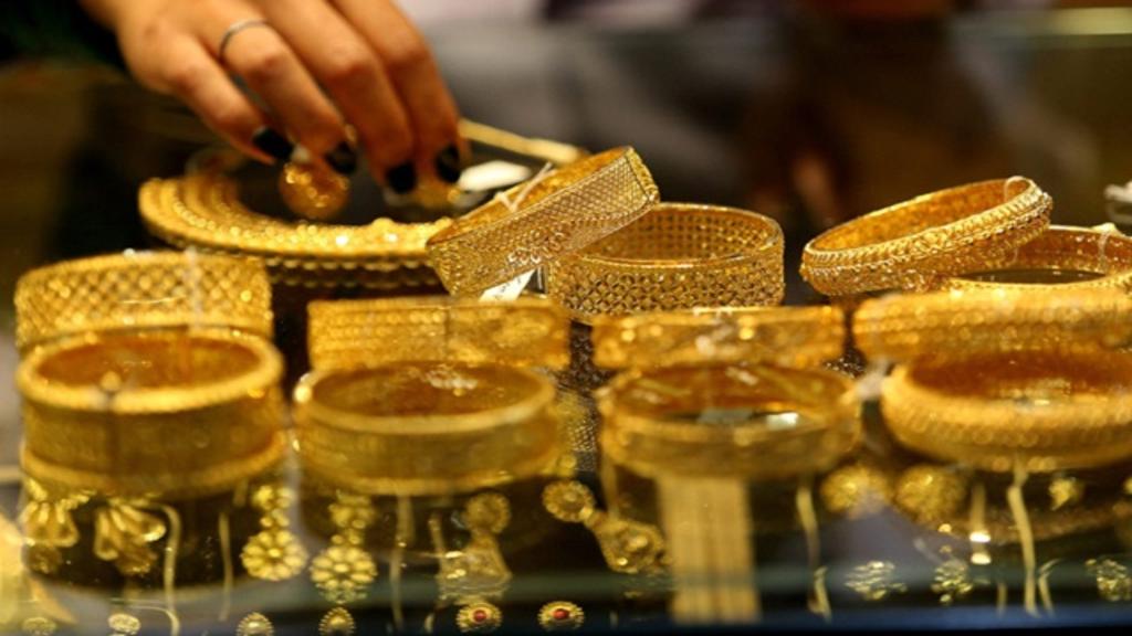 Gold Rate: ₹1 लाख के पार पहुंचा सोना, क्या अभी खरीदना समझदारी होगी ?