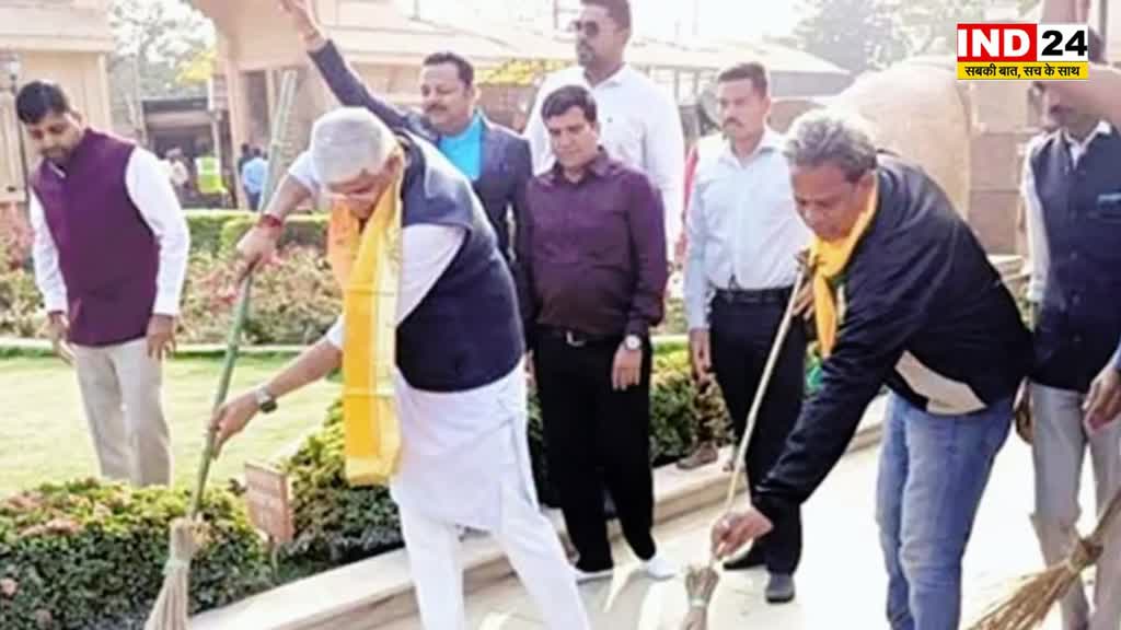 CG NEWS : केन्द्रीय मंत्री गजेन्द्र सिंह शेखावत छत्तीसगढ़ प्रवास पर, मंदिर प्रांगण में लगाया झाड़ू।