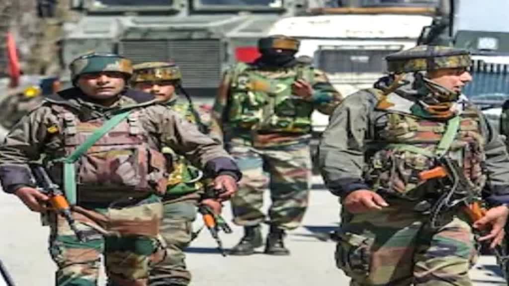 अनंतनाग में घुसे दो आतंकियों को सुरक्षाबलों ने घेरा, बुधवार को मुठभेड़ में सेना के एक कर्नल सहित 3 सुरक्षा बल के अधिकारी शहीद