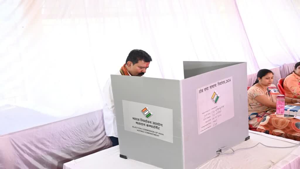 CG NEWS : छत्तीसगढ़ की 3 सीटों पर मतदान.. कवर्धा में डिप्टी सीएम विजय शर्मा ने डाला वोट