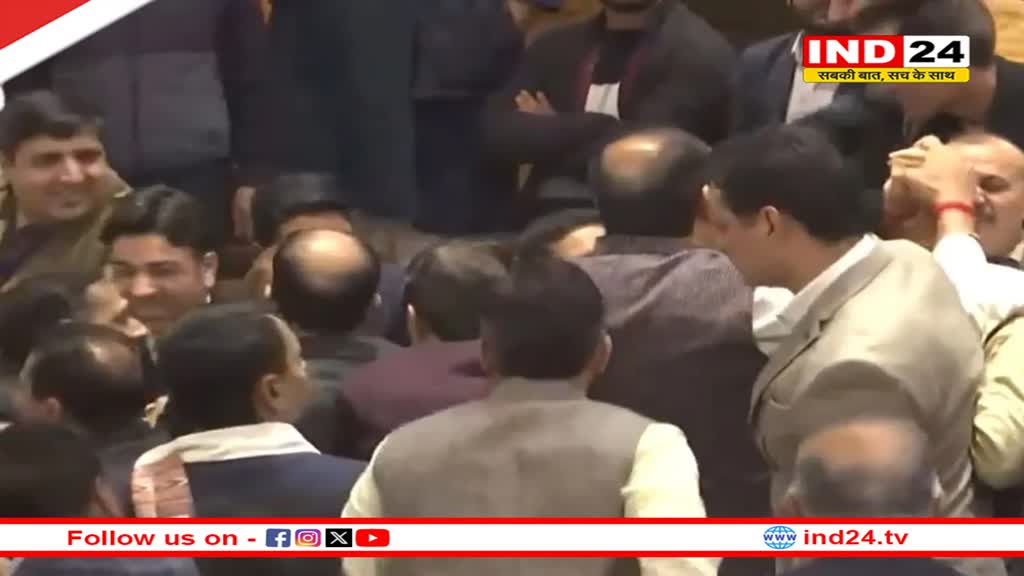 आर्टिकल 370 पर जम्मू कश्मीर विधानसभा में हंगामा, हाथापाई, फाड़े गए पोस्टर