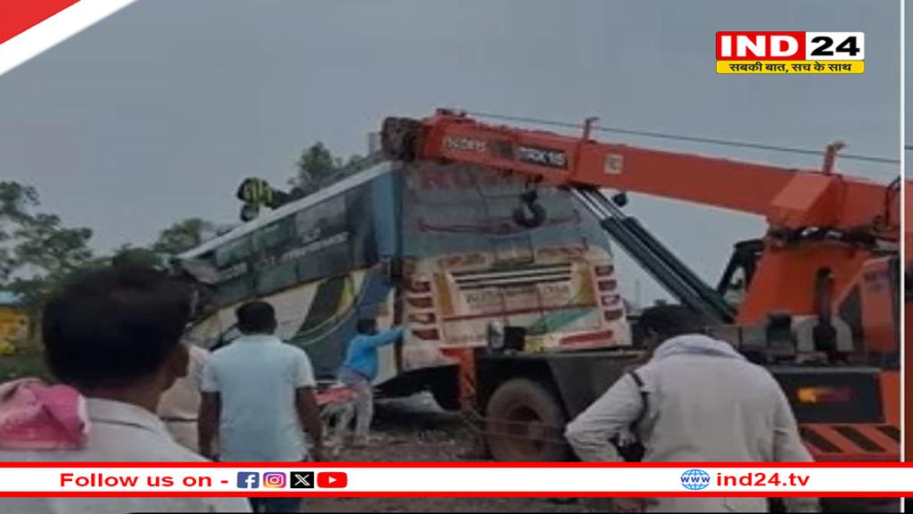 रायपुर के पास भीषण सड़क हादसा, बस-डंपर की टक्कर में तीन की दर्दनाक मौत