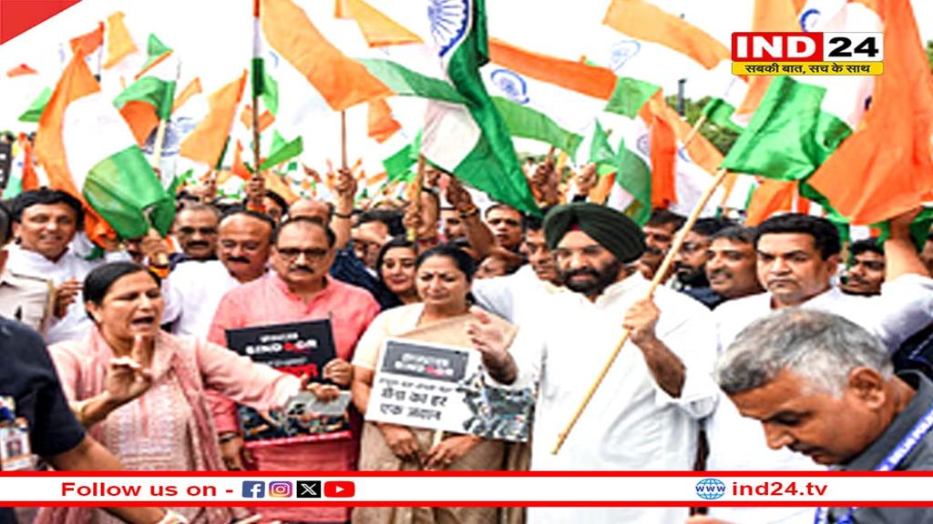 भारतीय सेना के सम्मान में दिल्ली में निकली तिरंगा यात्रा, सीएम रेखा गुप्ता हुई शामिल