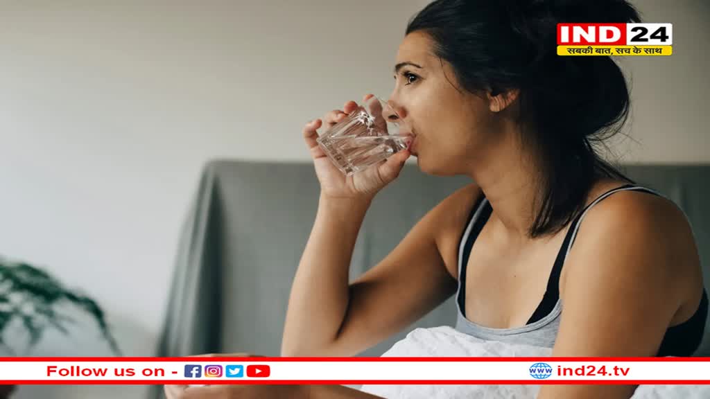 क्या आप रात को सोने से पहले पानी पीते हैं? जानें इसके स्वास्थ्य पर प्रभाव!
