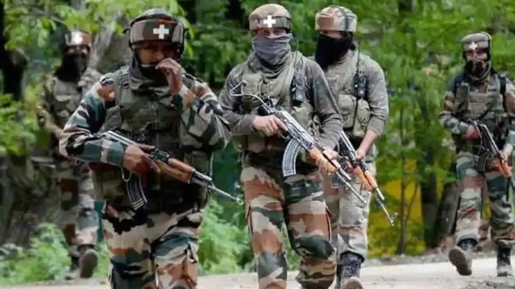  जम्मू-कश्मीर के कुपवाड़ा में LoC के पास  सुरक्षाबलों  ने 2 आतंकियों को किया ढेर, ऑपरेशन जारी