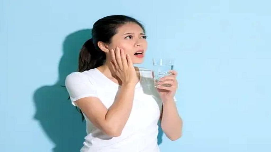 teeth senstivity: अगर आपकें दांतों में हो रही है झनझनाहट, तो अपनाएं ये घरेलू उपाय