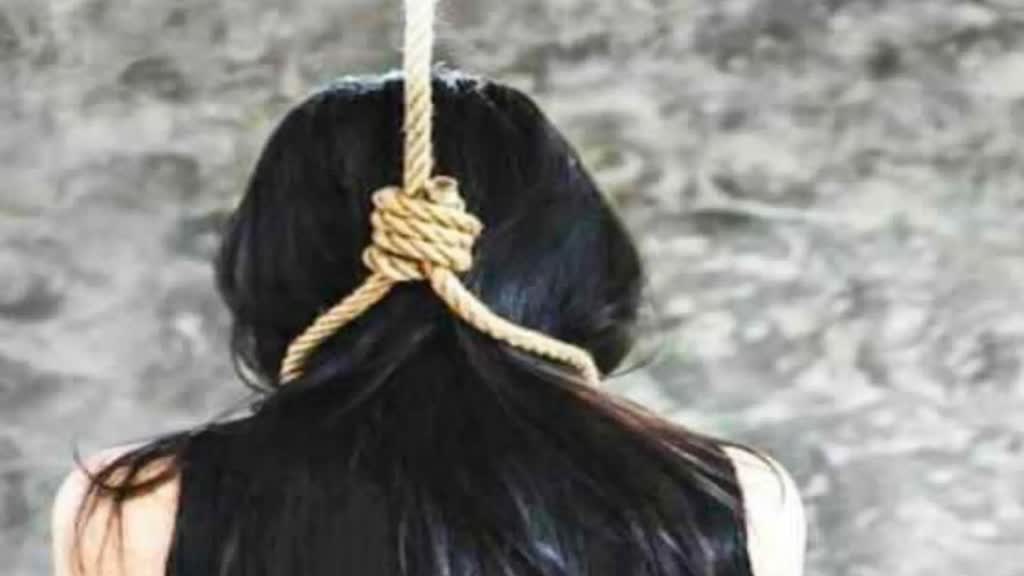 CG NEWS : 12वीं में फेल छात्र ने की आत्महत्या रिजल्ट आने के बाद से थी दुखी .... फंदे पर लटकती मिली छात्रा की लाश  परिजनों का रो-रो कर बुरा हाल....