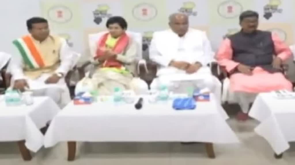 दिल्ली में छत्तीसगढ़ कांग्रेस की बड़ी बैठक, मल्लिकार्जुन खड़गे, राहुल गांधी ले रहे बैठक