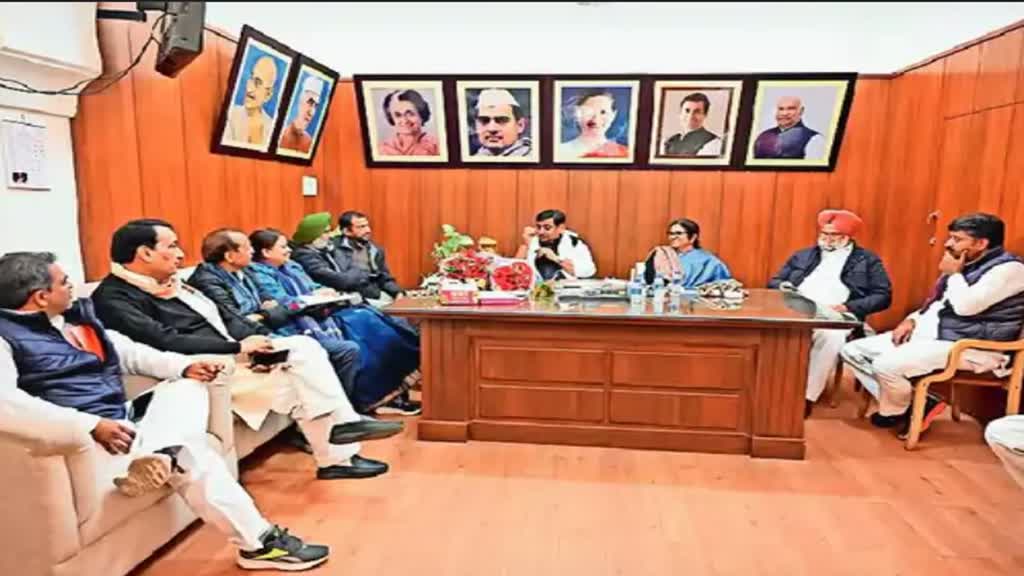 Rajasthan News: कांग्रेस स्क्रीनिंग कमेटी ने लोकसभा प्रतिनिधियों से की वन-टू-वन चर्चा,चेयरपर्सन पाटिल बोले- 'हमेशा कांग्रेस ही कांग्रेस को हरवाती है'