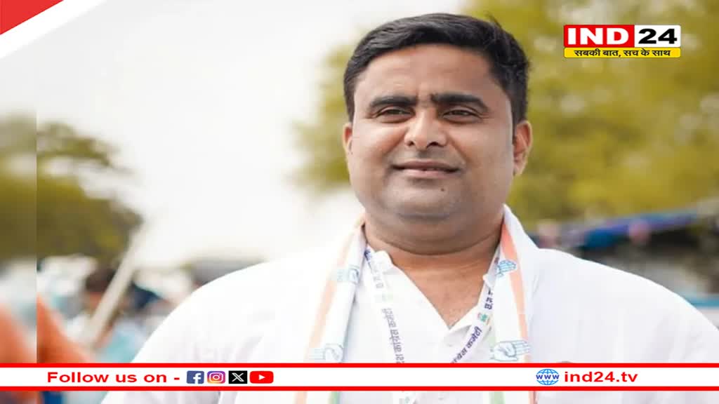 रायपुर दक्षिण उपचुनाव..सुनील सोनी के पैर छूकर आकाश ने आशीर्वाद लिया, दोनों ने शुभ मुहूर्त में भरा नामांकन