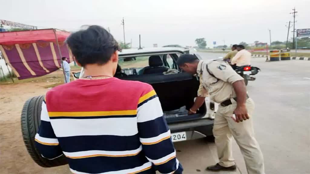 CG NEWS :  चुनाव को लेकर वाहन चेकिंग, पुलिस को युवक के पास से मिले पांच लाख रुपये कैश...