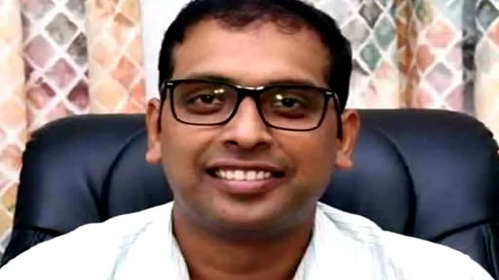 भोपाल कलेक्टर आशीष सिंह ने शासकीय स्कूल के निरीक्षण के दौरान लापरवाही पर दिखाई सख्ती