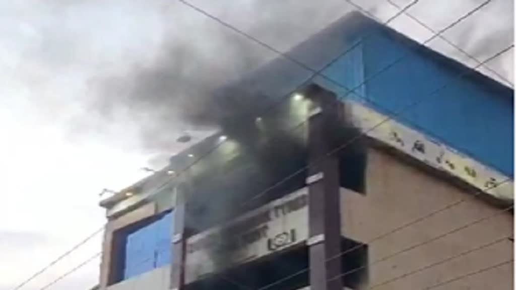 CG NEWS : इलेक्ट्रिक व्हीकल शोरूम में आग लगने से एक महिला कर्मचारी बुरी तरह झुलसी 