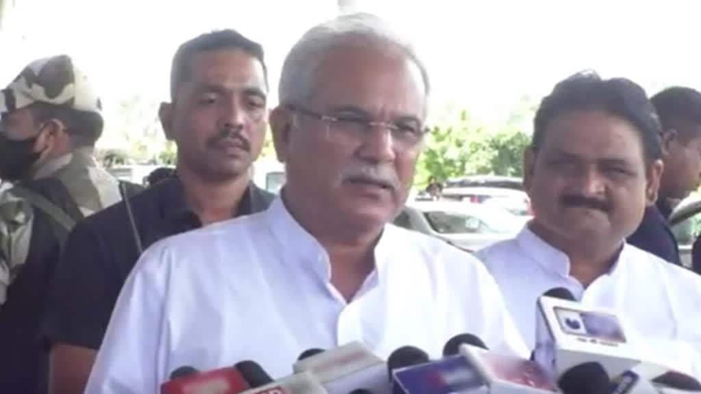 CG NEWS :  बीजेपी कार्यकर्ताओं से चाय पर चर्चा, CM  भूपेश बघेल ने कसा तंज, पूछा- सिलेंडर 1200 वाला है या 400 वाला ?