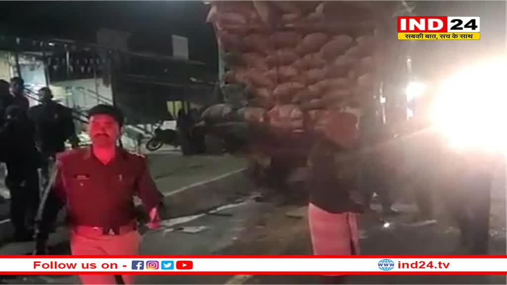 मंडला में दर्दनाक सड़क हादसा, खड़े ट्रक से टकराई कार, चार लोगों की मौत