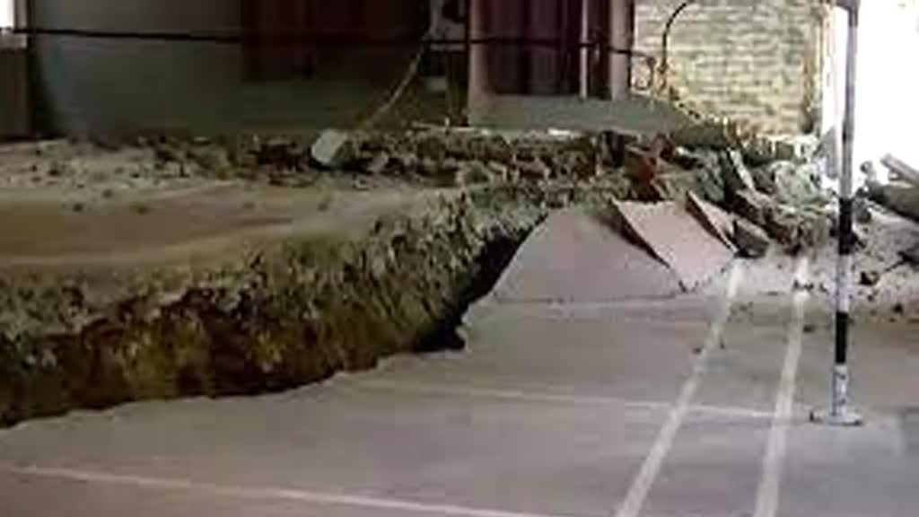 Joshimath: जोशीमठ के लेकर प्रशासन अलर्ट, लोगों को राहत केंद्रों तक पहुंचाने का काम जारी