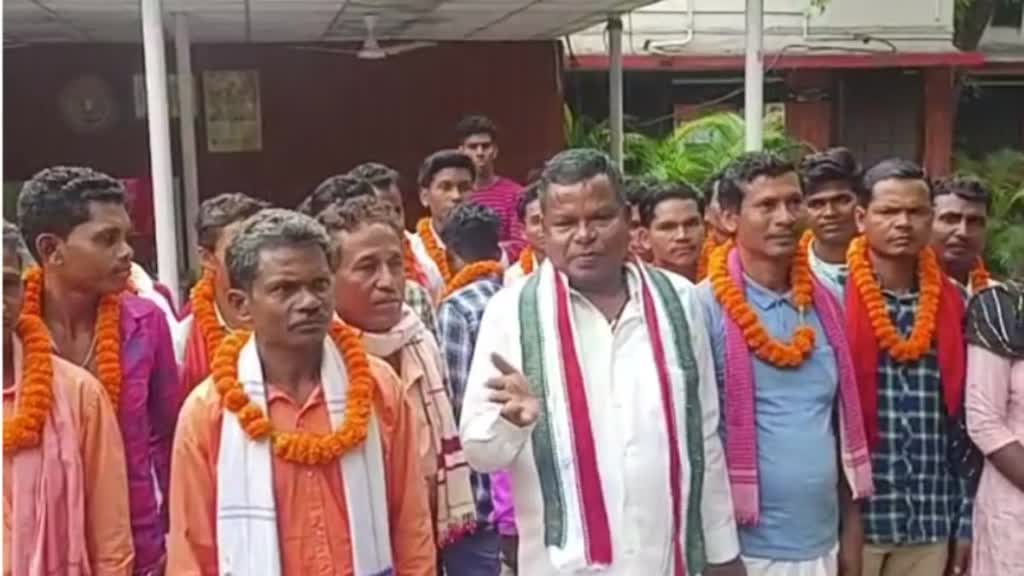 CG News : पीएम के दौरे पर मंत्री लखमा ने कसा तंज, कहा- भगवान भी उनके साथ नहीं है तो जनता कहां उनके साथ रहेगी