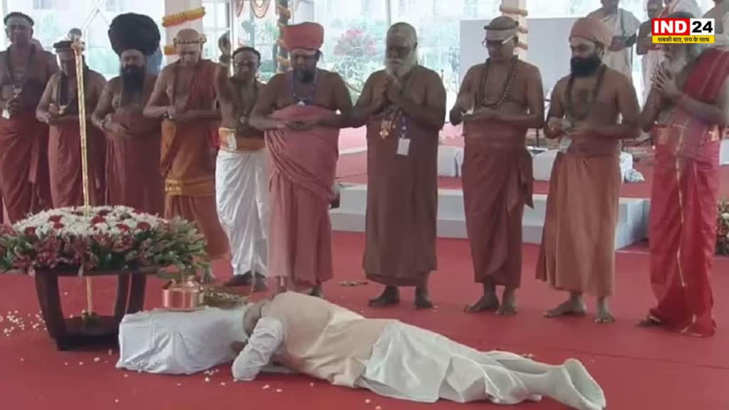 PM मोदी ने 2 अवसर पर किया दंडवत प्रणाम, पहले रामलला और दूसरा सेंगोल 