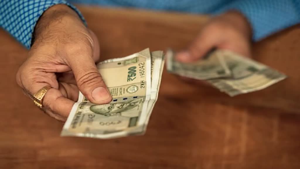 CG NEWS : कसडोल थाना में पदस्थ दो आरक्षकों पर गिरा गाज...अवैध पैसा लेने के आरोप को लेकर पुलिस अधीक्षक दीपक से की शिकायत